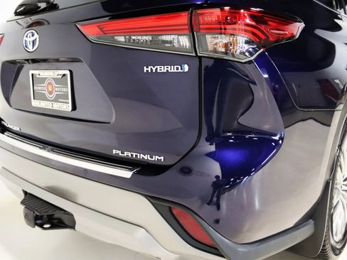 Used 2021 Toyota Highlander Platinum image 9