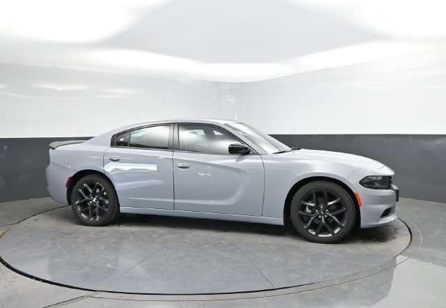 Used 2022 Dodge Charger SXT w/ Driver Convenience Group RWD image 4