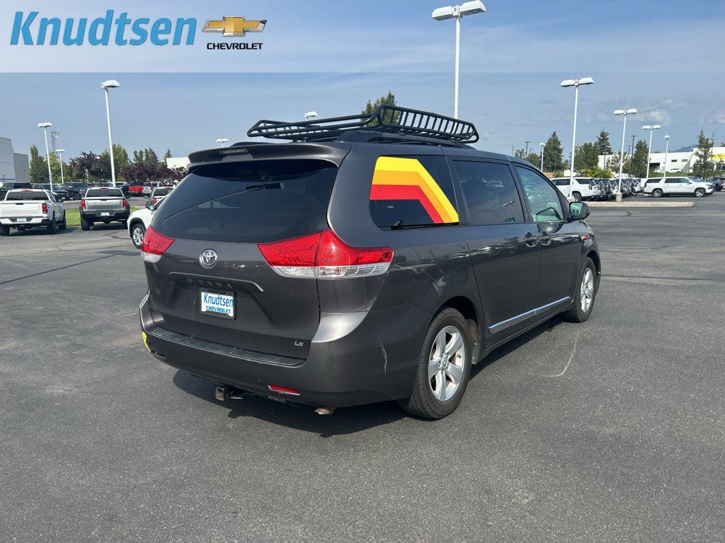 Used 2013 Toyota Sienna LE w/ Towing Pkg FWD image 8
