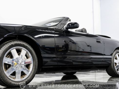 Used 2002 Ford Thunderbird image 25