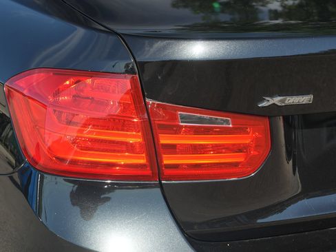 Used 2014 BMW 335i xDrive Sedan AWD/4WD image 9