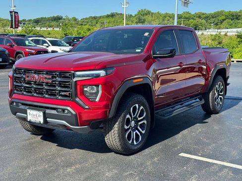 Used 2024 GMC Canyon AT4 w/ AT4 Premium Package AWD/4WD image 8