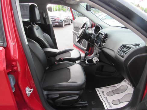 Used 2020 Jeep Compass Latitude FWD image 17
