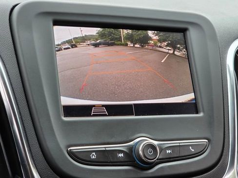 Used 2024 Chevrolet Equinox LT FWD image 23