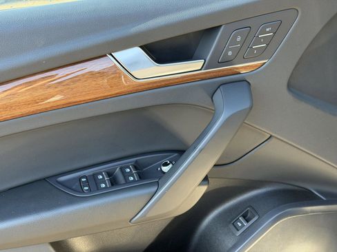 Used 2023 Audi Q5 2.0T Premium w/ Convenience Package image 11