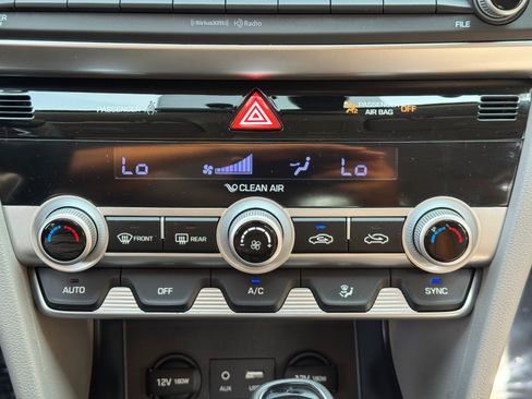 Used 2020 Hyundai Elantra SEL FWD image 25
