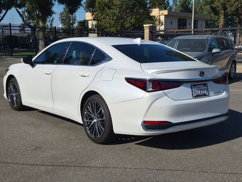 Used 2025 Lexus ES 300h w/ Premium Package FWD image 6