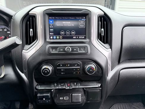 Used 2021 Chevrolet Silverado 1500 Custom Trail Boss w/ LPO, Dark Essentials Package image 19