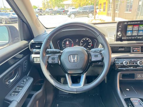 Used 2023 Honda Pilot Touring image 14