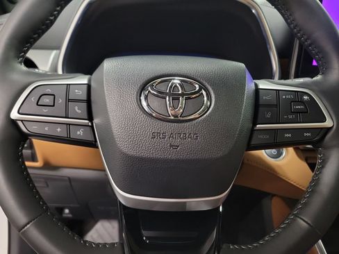 Used 2026 Toyota Highlander Platinum AWD/4WD image 24