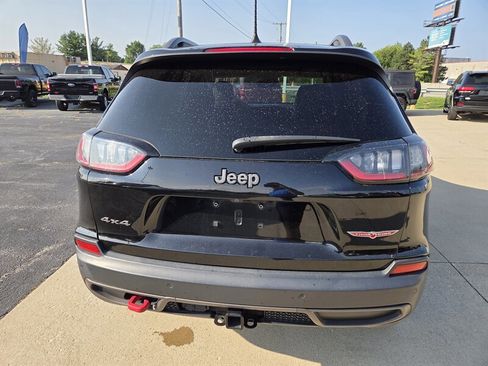 Used 2019 Jeep Cherokee Trailhawk image 4
