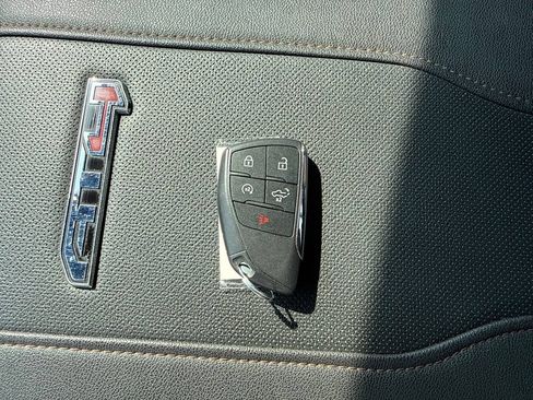 Used 2024 GMC Sierra 2500 AT4 w/ AT4 Premium Plus Package AWD/4WD image 25