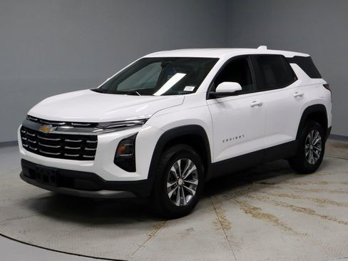 Used 2025 Chevrolet Equinox LT AWD/4WD image 9