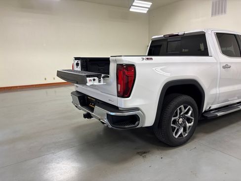 Used 2024 GMC Sierra 1500 SLT w/ SLT Premium Plus Package AWD/4WD image 9