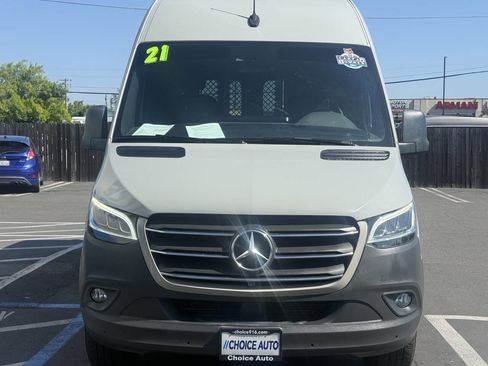 Used 2021 Mercedes-Benz Sprinter 2500 image 2