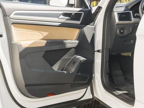 Used 2023 Volkswagen Atlas Cross Sport SE w/ Panoramic Sunroof Package image 29