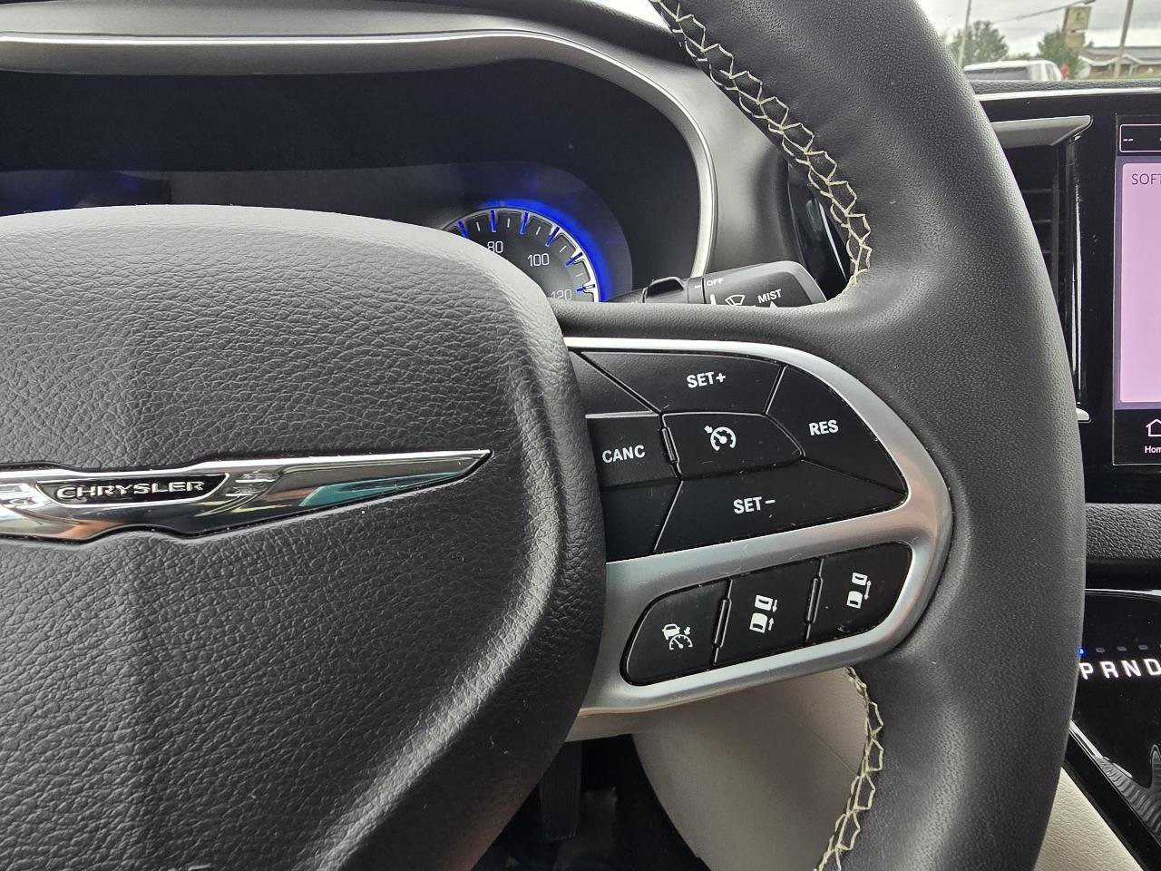Used 2022 Chrysler Pacifica Touring-L FWD image 26