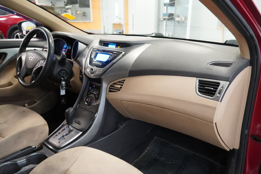 Used 2013 Hyundai Elantra GLS FWD image 34