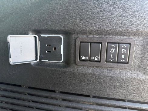 Used 2023 Chevrolet Tahoe Z71 w/ Z71 Off-Road Package AWD/4WD image 51
