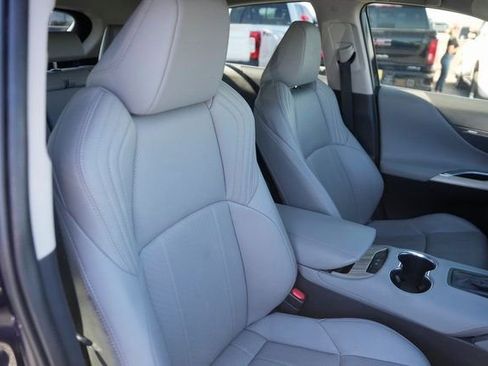 Used 2021 Toyota Venza Limited image 19