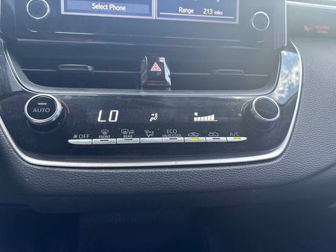 Used 2020 Toyota Corolla LE FWD image 23