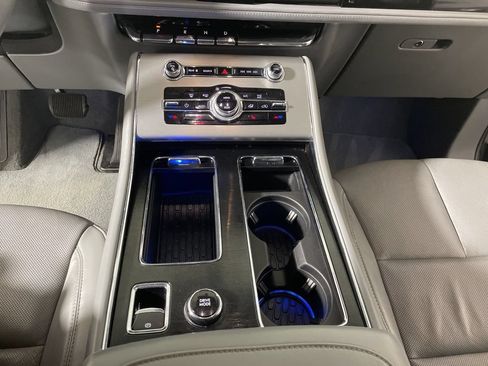 Used 2020 Lincoln Aviator Reserve AWD/4WD image 16