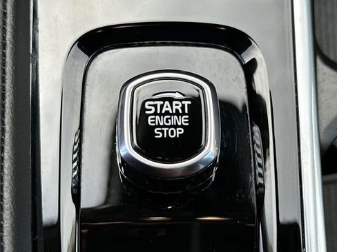 Used 2025 Volvo XC90 B6 Plus image 37