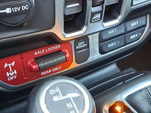 Used 2025 Jeep Gladiator Mojave AWD/4WD image 20