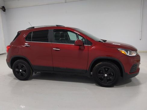 Used 2020 Chevrolet Trax LT w/ LT Convenience Package AWD/4WD image 11