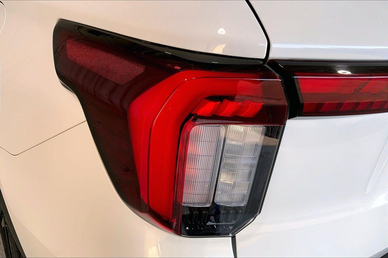 Used 2025 Ford Explorer ST AWD/4WD image 29