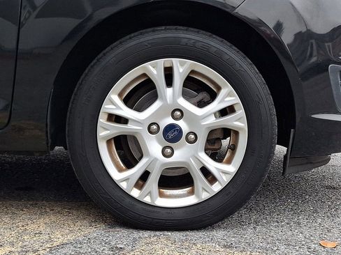 Used 2015 Ford Fiesta SE image 9