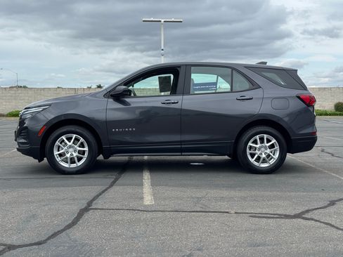 Used 2022 Chevrolet Equinox LS AWD/4WD image 4