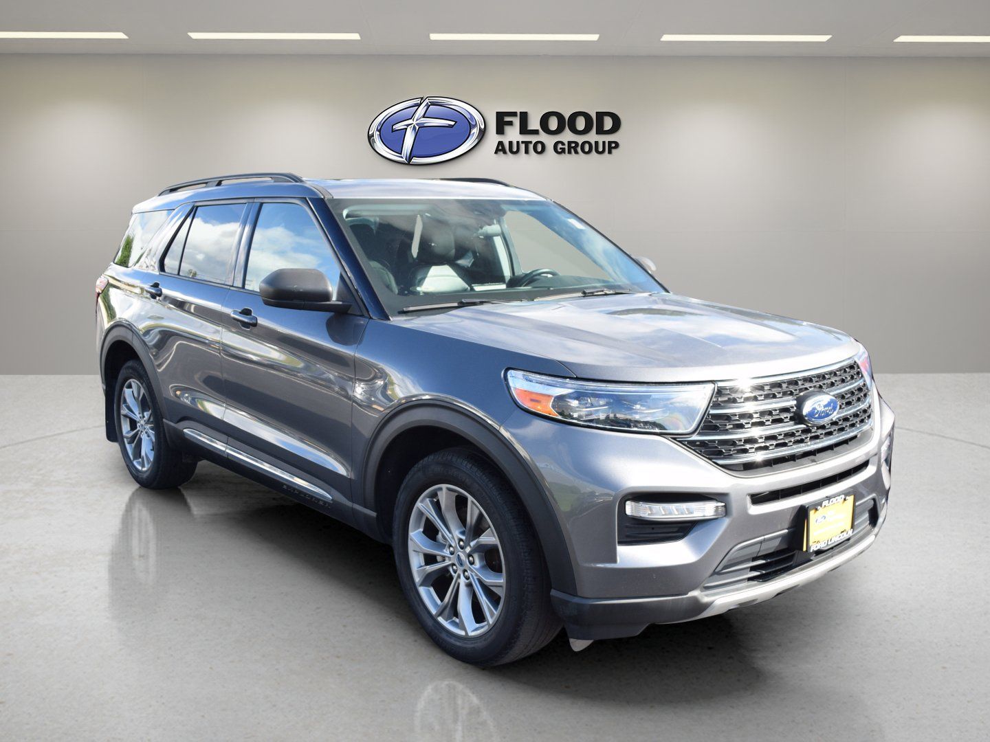 Used 2022 Ford Explorer XLT w/ Equipment Group 202A AWD/4WD image 1