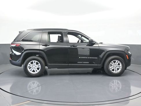 Used 2025 Jeep Grand Cherokee Laredo image 7