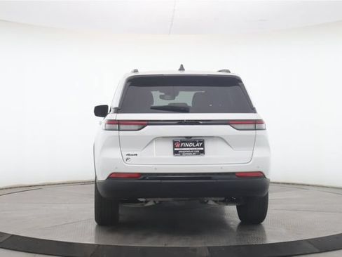 Used 2024 Jeep Grand Cherokee Altitude AWD/4WD image 11