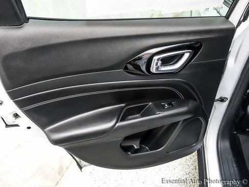 Used 2022 Jeep Compass Latitude FWD image 19
