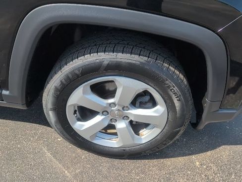 Used 2018 Jeep Compass Latitude w/ Cold Weather Group AWD/4WD image 13