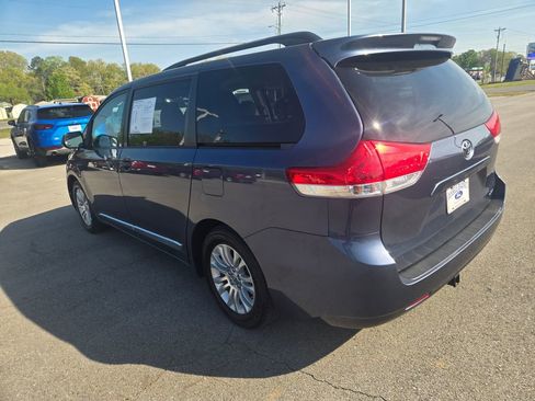 Used 2014 Toyota Sienna XLE FWD image 3
