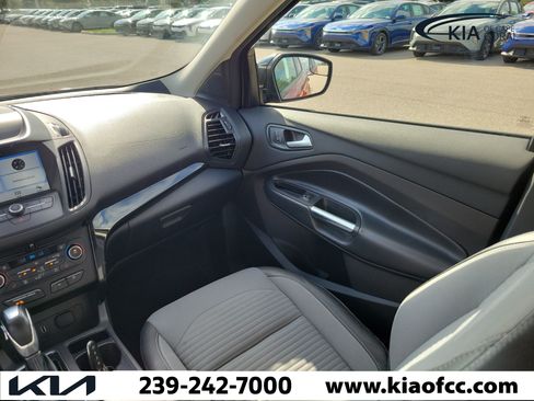 Used 2019 Ford Escape SE FWD image 17