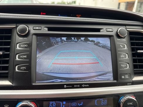 Used 2017 Toyota Highlander XLE w/ Carpet Mat Package AWD/4WD image 35