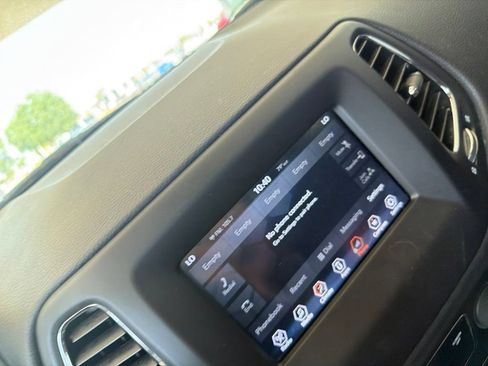Used 2018 Jeep Compass Latitude w/ Popular Equipment Group FWD image 12