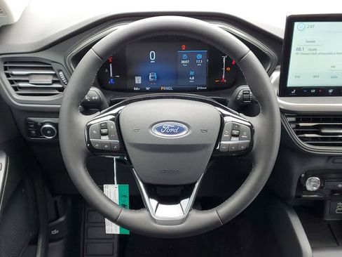 New 2025 Ford Escape SE w/ Class II Trailer Tow Package image 32