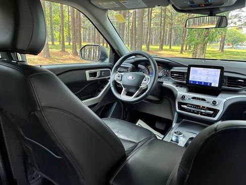 Used 2022 Ford Explorer XLT w/ Equipment Group 202A RWD image 24