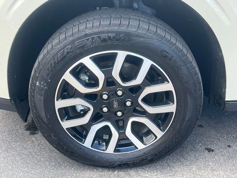 Used 2024 Ford Maverick Lariat FWD image 12