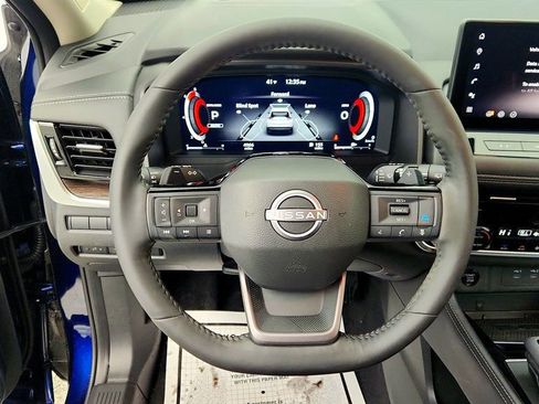 Used 2025 Nissan Rogue Platinum w/ Platinum Premium Package image 13