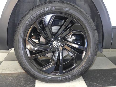 Used 2023 Volkswagen Atlas SE w/ Panoramic Sunroof Package image 35