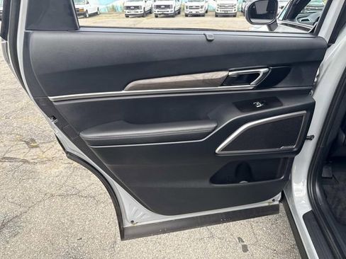 Used 2025 Kia Telluride EX X-Line image 17
