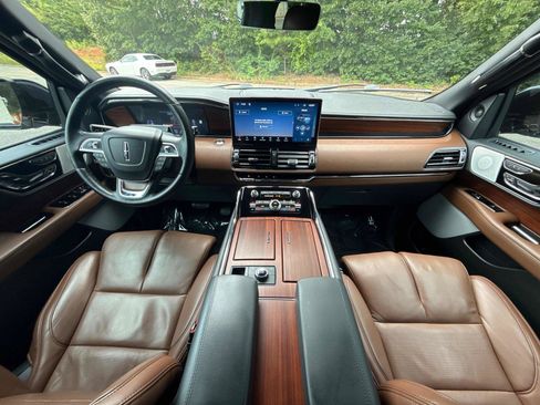 Used 2023 Lincoln Navigator Reserve AWD/4WD image 12