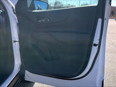 Used 2022 Chevrolet Equinox LT image 12