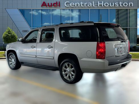 Used 2013 GMC Yukon XL SLT image 3